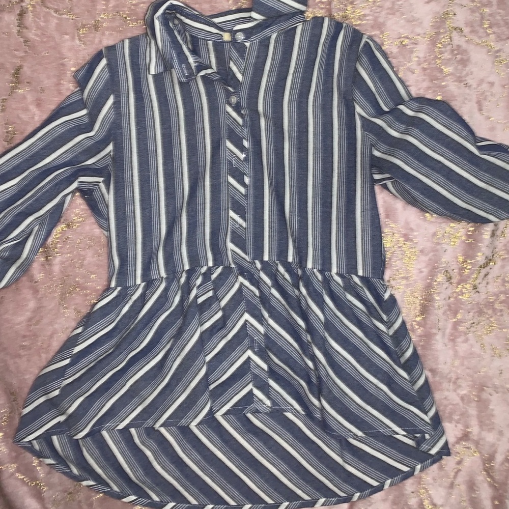 5/15!!Adorable summer shirt, size L fits like M